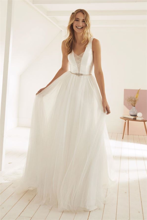 5 Gowns for Brides on a Tight Timeline Image