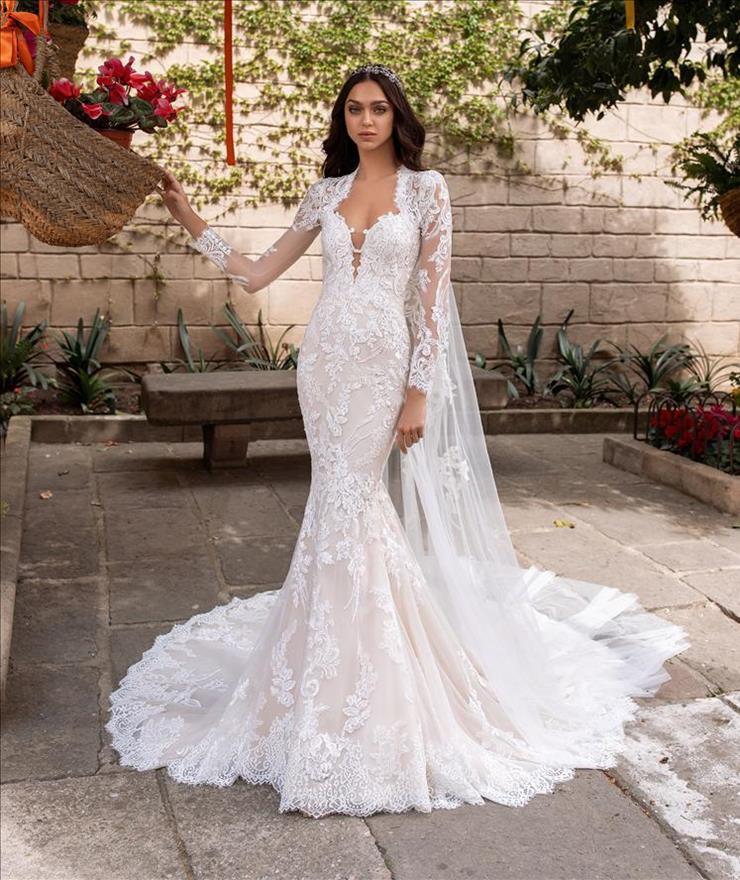The Perfect Gown for Your Venue Image