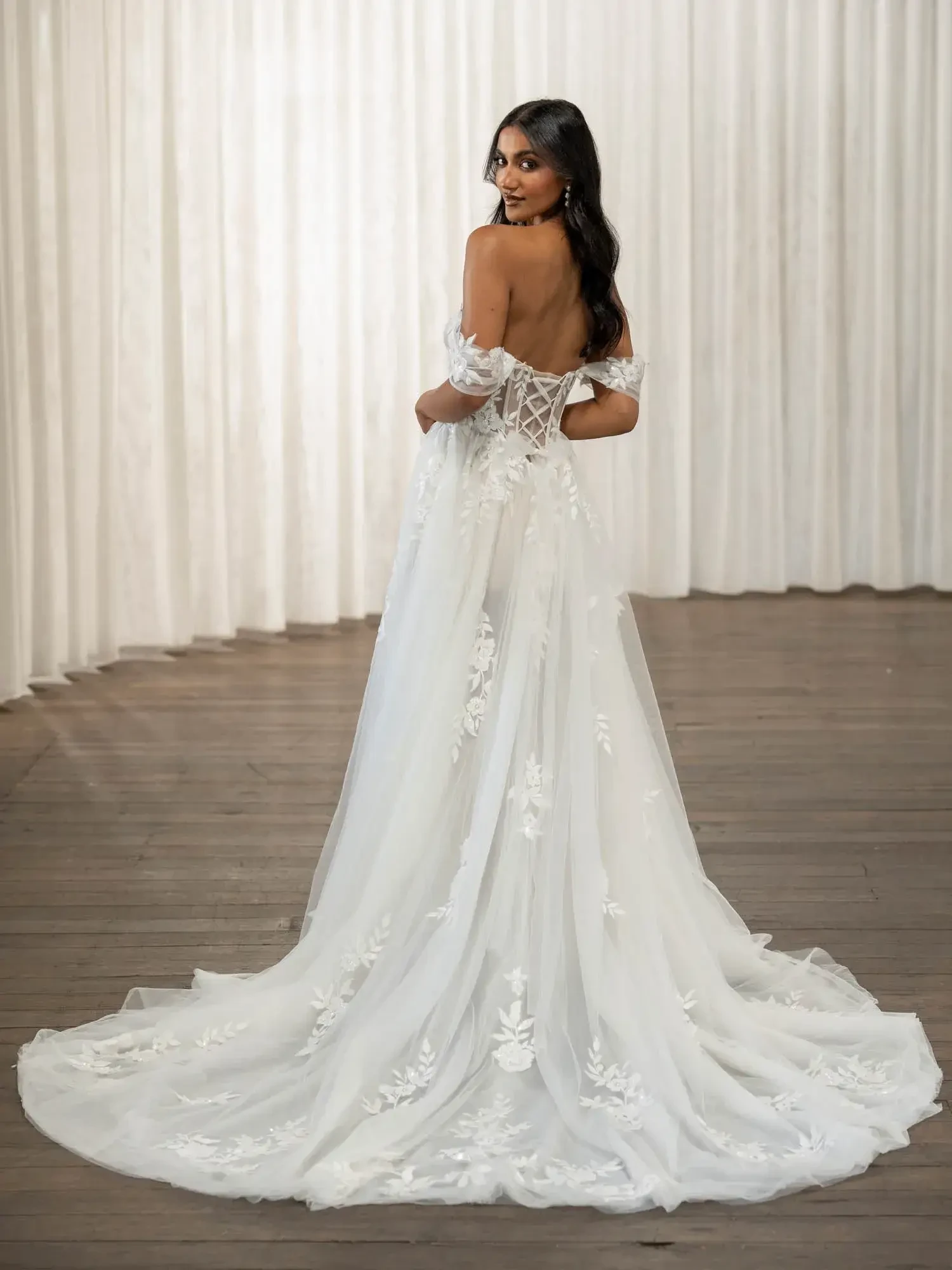 Off-the-Peg Wedding Dresses in Lincoln – Designer Gowns at Incredible Prices Image